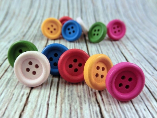 Bunte, einfache Holz Knopf Ohrstecker Natur Button